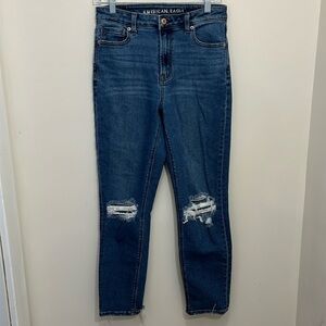 American Eagle Women’s Distressed Mom Jean Size 4